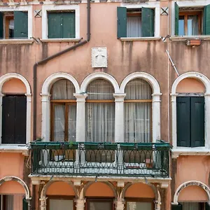 venice-grand-canal-style-apartment.hotelslidodijesolo.com/